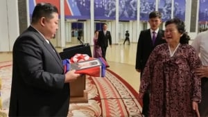 Kim Chen In Ukrainada halok bo‘lgan askarlar oilasi bilan uchrashdi