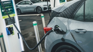 Korporatsiyalar elektromobillarni quvvatlash jarayonida jiddiy qiyinchiliklarga duch kelmoqda