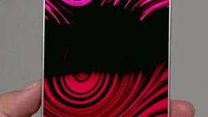 В Берлине был представлен первый в мире смартфон с бесрамочным экраном