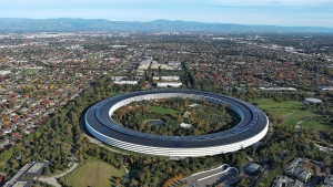 AQSHda Apple va Google kompaniyalaridan shubhali ilovalarni o'chirish talab qilindi