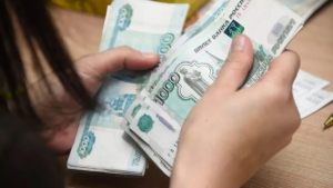 Rossiyada migrantlarga pul o‘tkazmasidan 3 foiz komissiya joriy etilmoqda