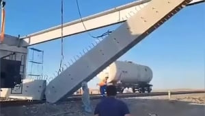 Qarag‘andida temir yo‘l qurilishida balka yiqildi