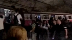 Istanbulda M4 metro poyezi relsdan chiqib jarohat berdi