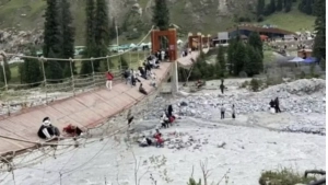 In Shinjon, a suspension bridge collapsed, resulting in the death of 5 people