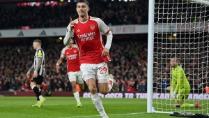 Arsenal narrowly defeats Newcastle at home