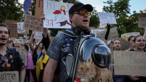 Zelenskiy korrupsiyaga qarshi qonunni bekor qildi