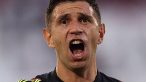 Manchester Yunayted Emiliano Martines uchun taklif berdi