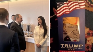 Российским депутатам в подарок были вручены носки с изображением Трампа