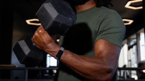 Fort presented the first screenless smart bracelet