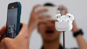 AirPods Pro 3 jonli tarjima funksiyasini taqdim etdi
