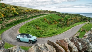 Britaniyada quyosh energiyasi bilan harakatlanuvchi elektromobil safari boshlandi