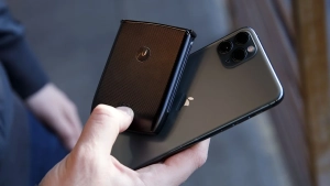 Apple kompaniyasi ilk buklanuvchi smartfonini sentabrda taqdim etadi
