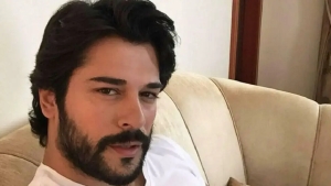 Burak Özçivit performed a one-man show in Russia