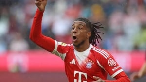 "Liverpul" va "Manchester Siti" klublari Oliseni kuzatmoqda