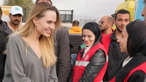 Anjelina Joli G‘azo aholisiga yordam chaqirig‘i bilan chiqdi