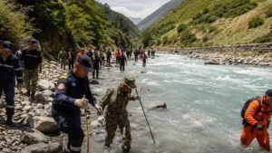 Qirg'izistonda tog' daryosiga qulab tushgan olti yoshli bolani qidirish maydoni kengaytirildi