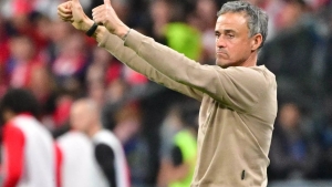Luis Enrique received congratulations from Barcelona fans