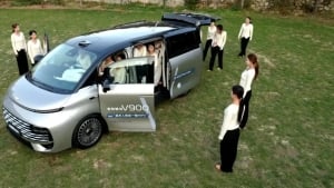 Geely Galaxy V900: A minivan that seats 42 people!