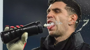 Manchester Yunayted Emiliano Martinesni qayta ko‘rib chiqadi