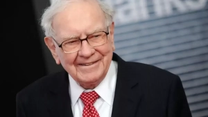 Berkshire Hathaway Reduced Its Apple and Bank Shares