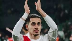 Spartak Medina sotilsa, chap himoyachi oladi