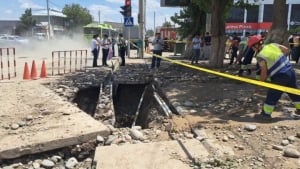 Toshkentda katta suv quvuri yorildi, zarar yetdi