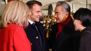 Macron in China: Trade and war issues discussed