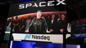 «SpaceX» kompaniyasi aksiyalari narxi ilk bor pasayishni boshladi
