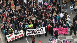 Во Франции протесты усилились, и было привлечено 70 тысяч сотрудников служб безопасности