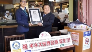 Giant tuna sold for record price in Japan