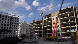 Многоэтажный дом, построенный на земле, выделенной для центра ремесел, будет снесен