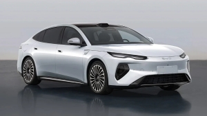 BYD kompaniyasi Xitoyda yangi Seal 08 gibrid sedanini taqdim etadi