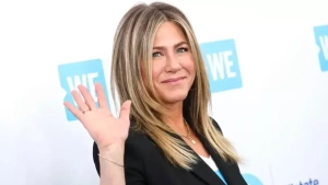 Jennifer Eniston farzand asrab olishni istamaganini aytdi