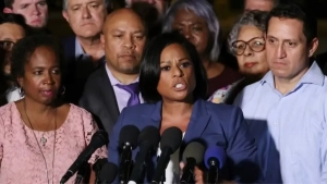 Texasda demokrat qonunchilarni ishdan bo‘shatish da’vosi sudda