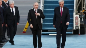 Vladimir Putin davlat tashrifi bilan Qozog'iston poytaxtiga yetib keldi