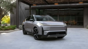 Toyota yangi Highlander EV modelini chiqarish muddatini kechiktirdi