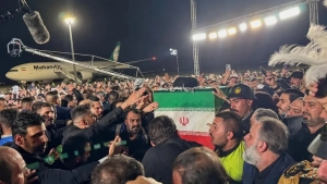 Oyatulloh Ali Xomanaiyning jasadi vidolashuv uchun Iroqqa olib kelindi