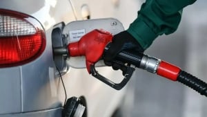 Rossiyada yoqilg‘i taqchilligi va navbatlar kuchaymoqda