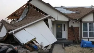 A strong tornado hit the USA, there are dozens of victims (photo)