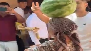 O‘zbekistonlik ayol tarvuz bilan raqsga tushdi