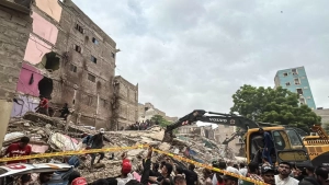 A five-story building collapsed in Karachi