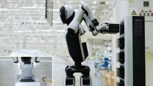 Yangi robot batareyani mustaqil almashtiradi