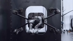 Janubiy Koreyada kemasozlik uchun maxsus to'rt oyoqli robot yaratildi