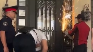 Atambayev oilasi uyidan kuch bilan chiqarildi