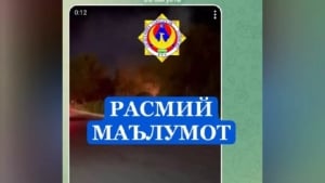 Buxoroda yo‘l chetidagi chiqindilar yondi