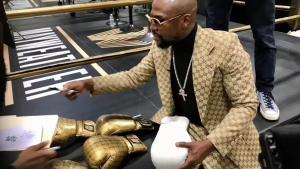 Did Floyd Mayweather go bankrupt? The boxing legend denied the journalist's report