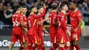 Liverpool defeated Wolverhampton, strengthening their lead in the APL