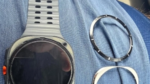 «Samsung»ning yangi aqlli soatlari o‘z-o‘zidan bo‘linib ketmoqda