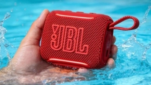 JBL обновил свою самую дешевую и компактную беспроводную колонку