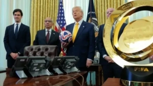 Президент ФИФА подарил Трампу специальный мяч, посвященный ЧМ-2026